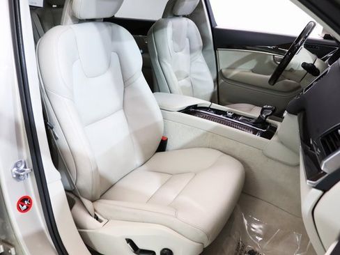 Used 2016 Volvo XC90 T6 Momentum w/ Momentum Plus Package image 16