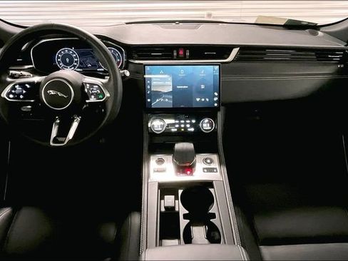 Certified 2025 Jaguar F-PACE R-Dynamic S image 18