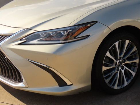 Used 2019 Lexus ES 350 image 3