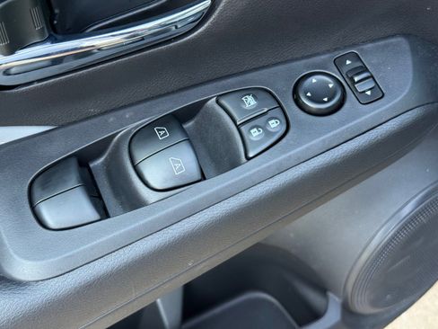 Used 2024 Nissan Kicks SR w/ SR Premium Package image 8