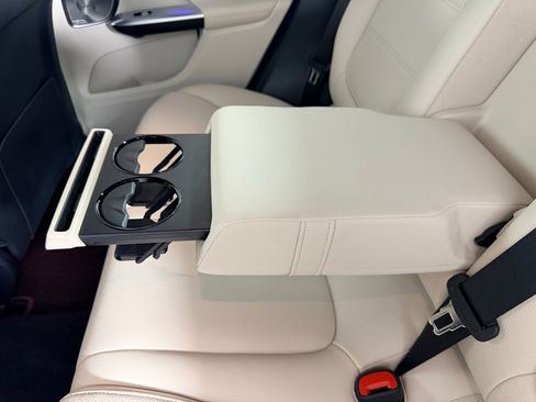 Used 2024 Mercedes-Benz GLC 300 4MATIC image 21