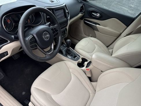 Used 2020 Jeep Cherokee Latitude image 10