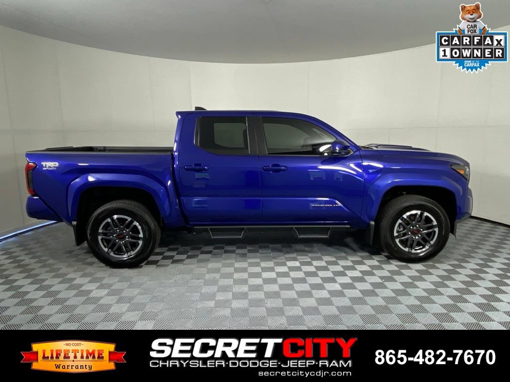 Used 2025 Toyota Tacoma TRD Sport AWD/4WD image 8
