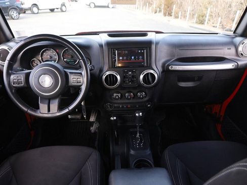 Used 2018 Jeep Wrangler Unlimited Sahara w/ Connectivity Group image 18