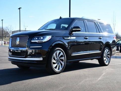 Used 2023 Lincoln Navigator L Reserve image 4