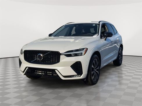Certified 2025 Volvo XC60 B5 Plus image 2