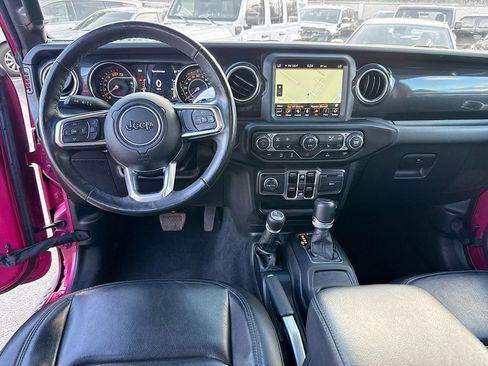 Used 2022 Jeep Wrangler Unlimited Sahara image 25