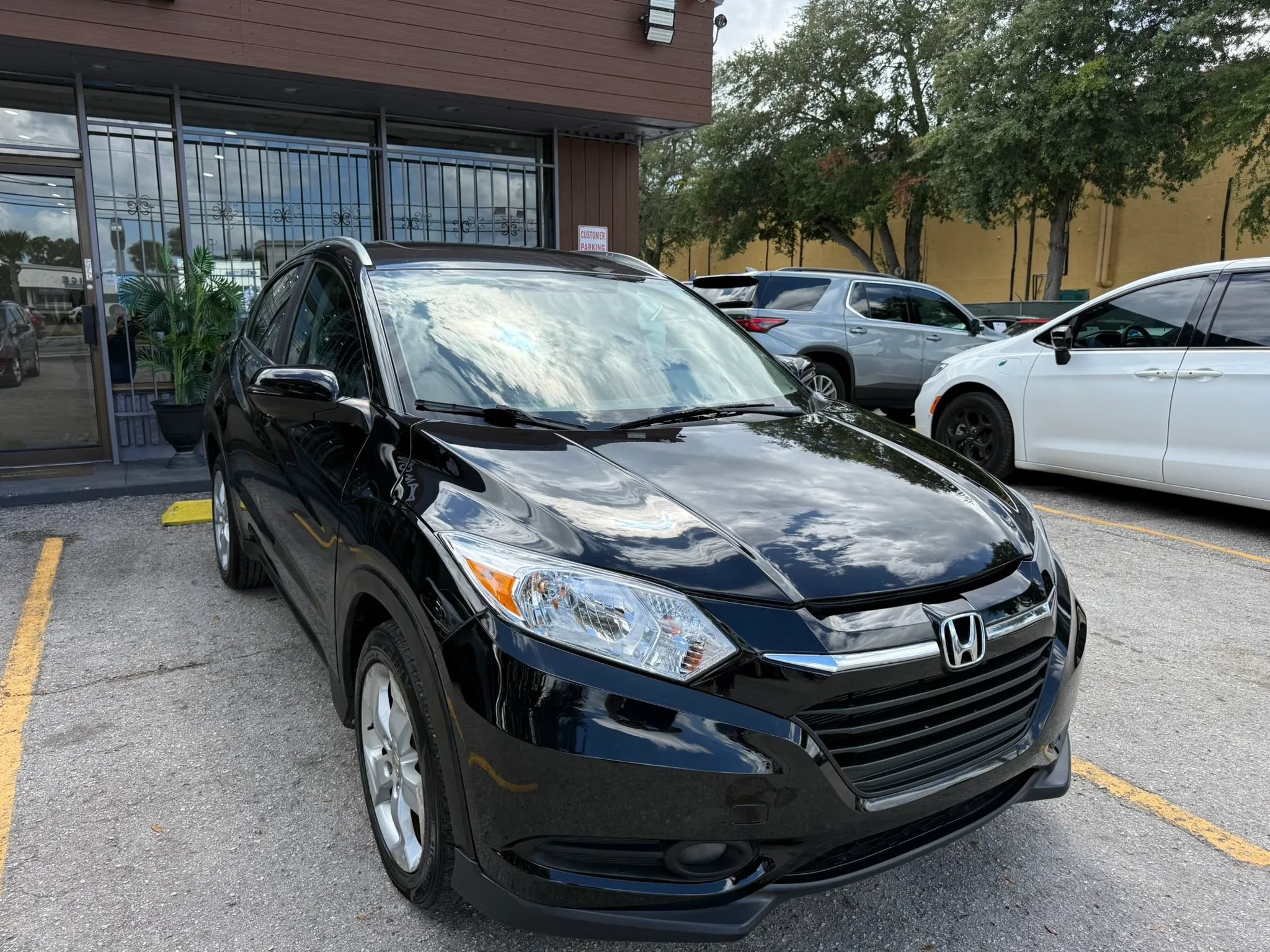 Used 2016 Honda HR-V EX-L image 3