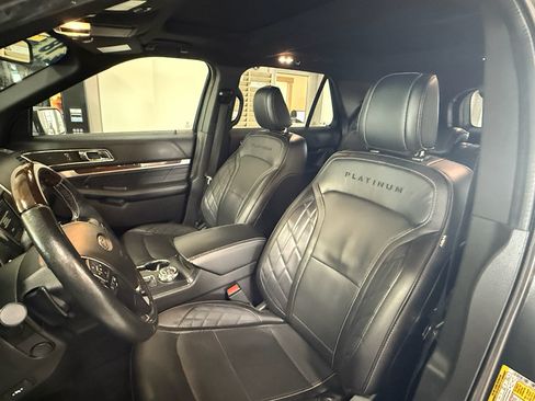 Used 2018 Ford Explorer Platinum AWD/4WD image 11