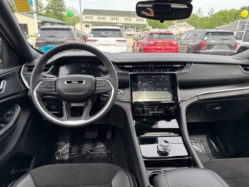 Certified 2023 Jeep Grand Cherokee Altitude AWD/4WD image 21