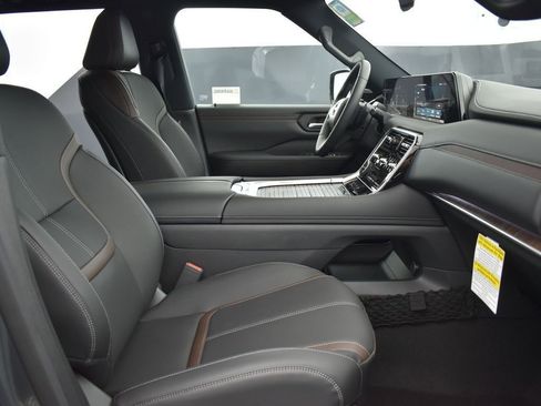 New 2025 Nissan Armada SL w/ Convenience Package image 24