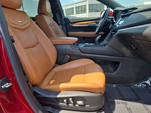Used 2020 Cadillac XT5 Premium Luxury w/ LPO, Floor Liner Package AWD/4WD image 15