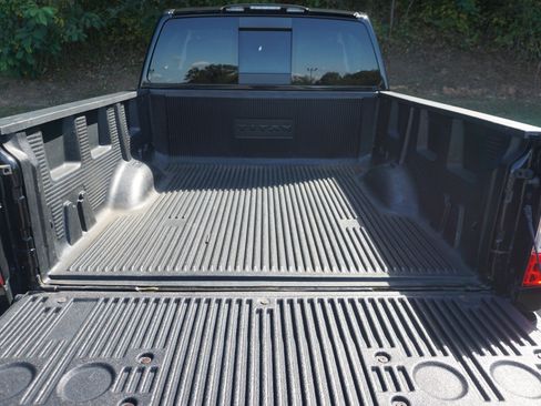 Used 2020 Nissan Titan SV w/ SV Convenience Package image 18