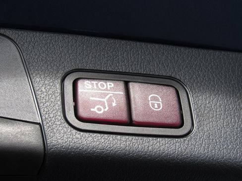 New 2025 Mercedes-Benz GLB 250 4MATIC image 24