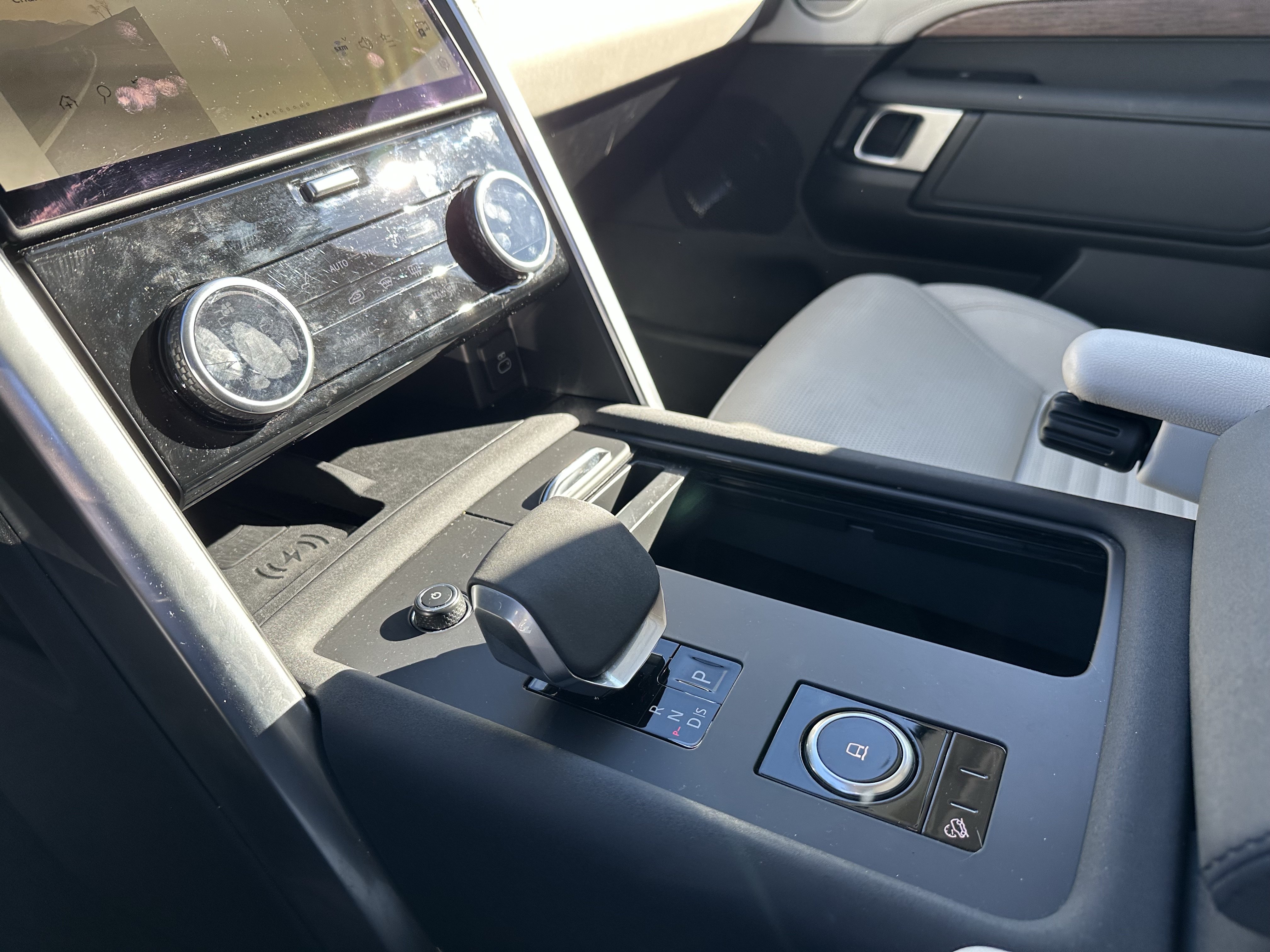 Certified 2024 Land Rover Discovery S AWD/4WD image 27