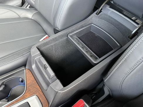 Used 2025 Subaru Ascent Touring AWD/4WD image 27