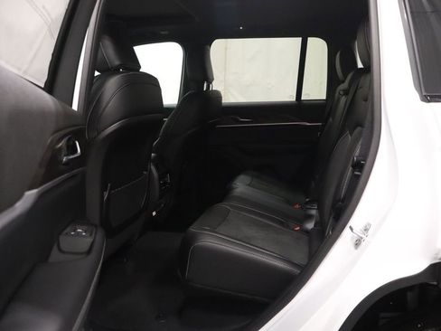 New 2026 Jeep Grand Cherokee Laredo image 13