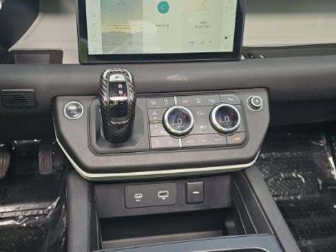 Used 2021 Land Rover Defender 110 S AWD/4WD image 19