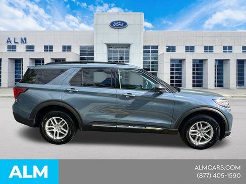 Used 2025 Ford Explorer Active AWD/4WD image 5