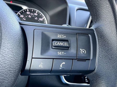 Used 2024 Nissan Rogue S FWD image 17