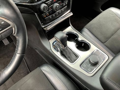 Used 2022 Jeep Grand Cherokee Laredo X AWD/4WD image 17
