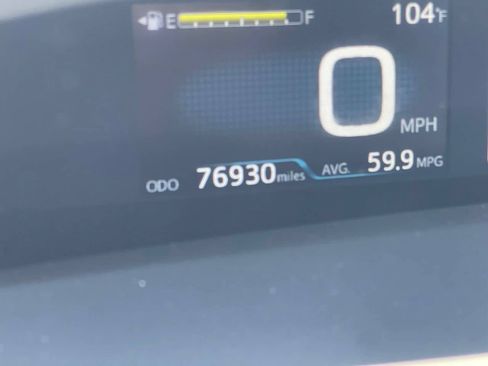Used 2017 Toyota Prius Three w/ Carpet Mat Package FWD image 11