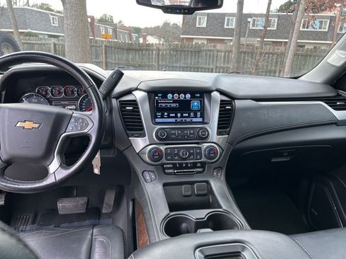 Used 2019 Chevrolet Suburban LT image 20