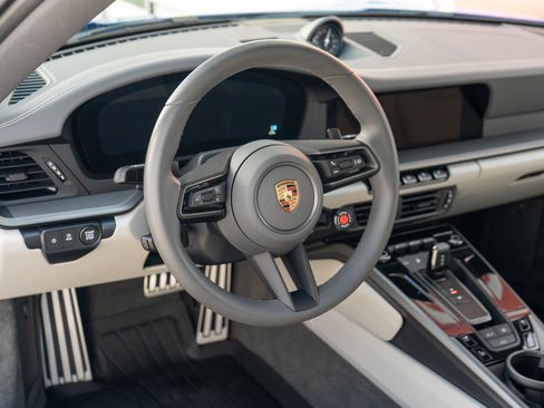 Used 2025 Porsche 911 Carrera RWD image 14