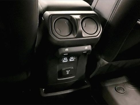 Used 2021 Jeep Wrangler Unlimited Sahara image 29
