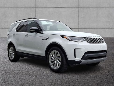 New 2025 Land Rover Discovery S image 2