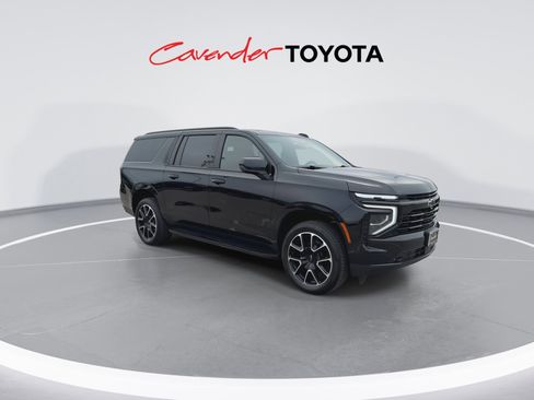 Used 2025 Chevrolet Suburban RST w/ Sun And Tow Package image 2