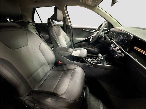 Used 2023 Kia Niro EX image 28