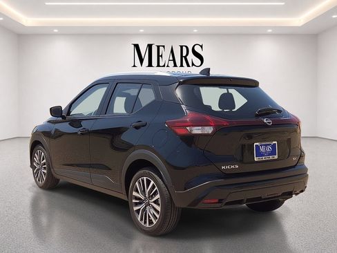 Used 2024 Nissan Kicks SV FWD image 3