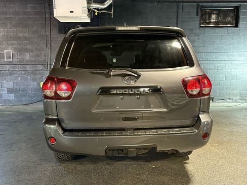 Used 2018 Toyota Sequoia TRD Sport AWD/4WD image 5
