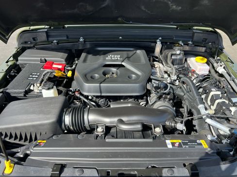 Used 2022 Jeep Wrangler Sport image 3