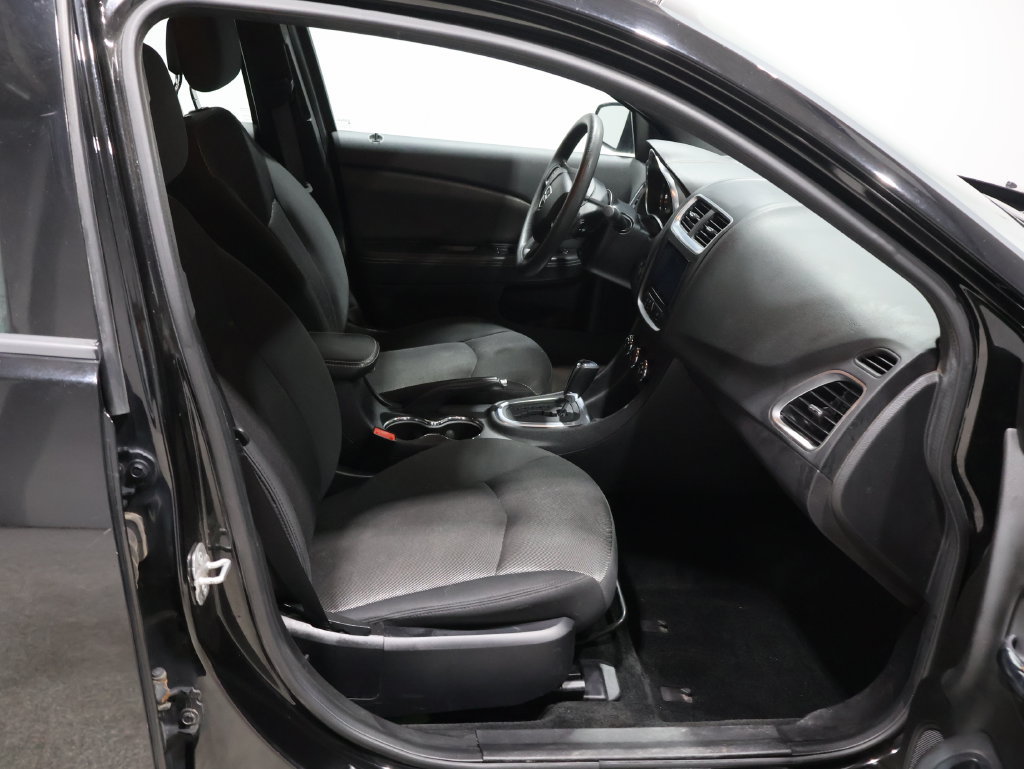Used 2014 Dodge Avenger SE FWD image 21