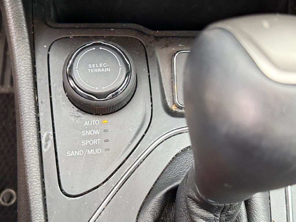 Used 2021 Jeep Cherokee Latitude Lux 80th Anniv w/ Quick Order Package 26U 80TH AWD/4WD image 29