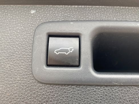 Used 2021 Toyota Highlander XLE FWD image 33