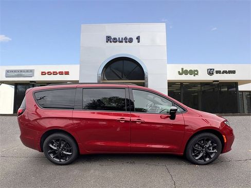 New 2026 Chrysler Pacifica Select w/ S Appearance Package image 7