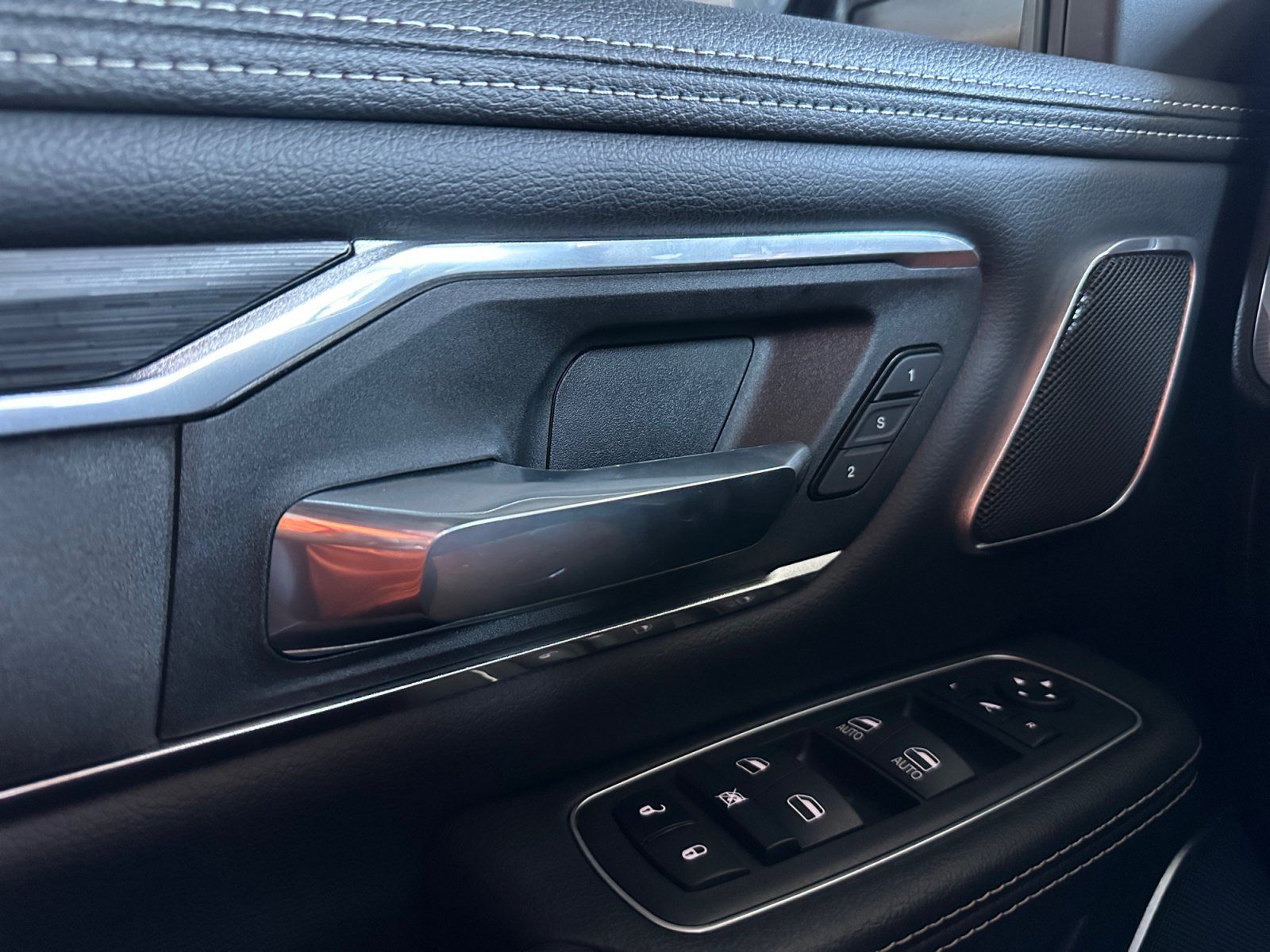 Used 2023 RAM 1500 Laramie RWD image 19