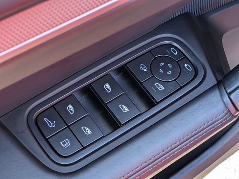 Certified 2025 Porsche Cayenne GTS AWD/4WD image 15