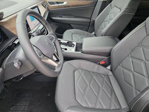 New 2026 Volkswagen Atlas SE image 8