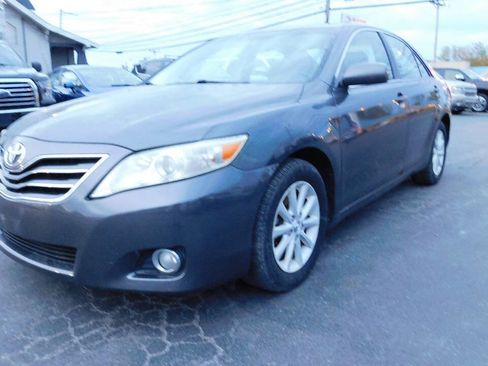 Used 2010 Toyota Camry XLE image 3