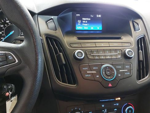 Used 2016 Ford Focus SE FWD image 19