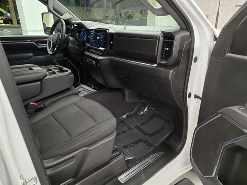 Used 2025 Chevrolet Silverado 2500 LT w/ Convenience Package image 38