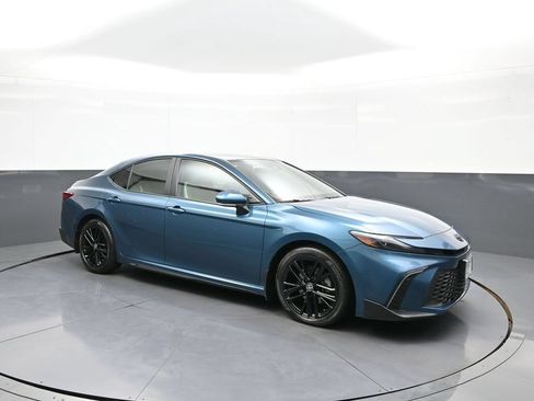 Certified 2025 Toyota Camry SE w/ Convenience Package FWD image 4