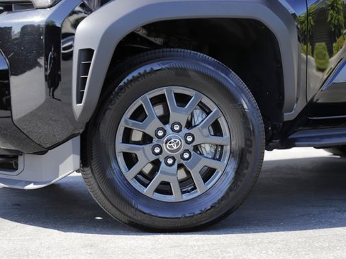Used 2025 Toyota 4Runner SR5 AWD/4WD image 2