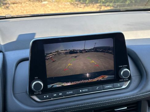 Used 2025 Nissan Rogue SV FWD image 25