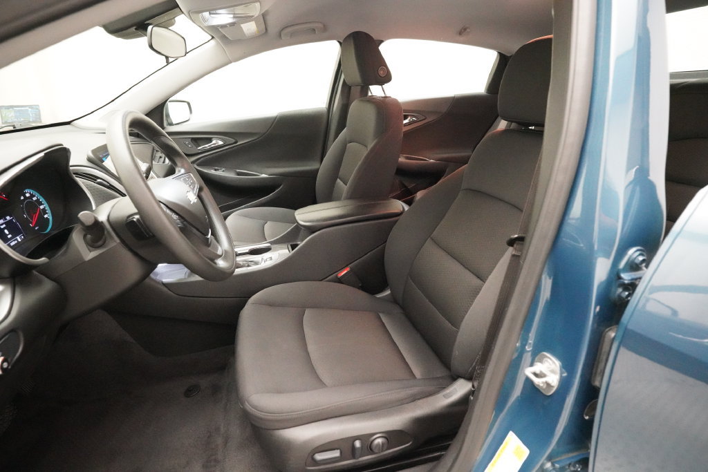 Used 2025 Chevrolet Malibu LT FWD image 7