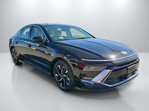 Used 2025 Hyundai Sonata SEL FWD image 2